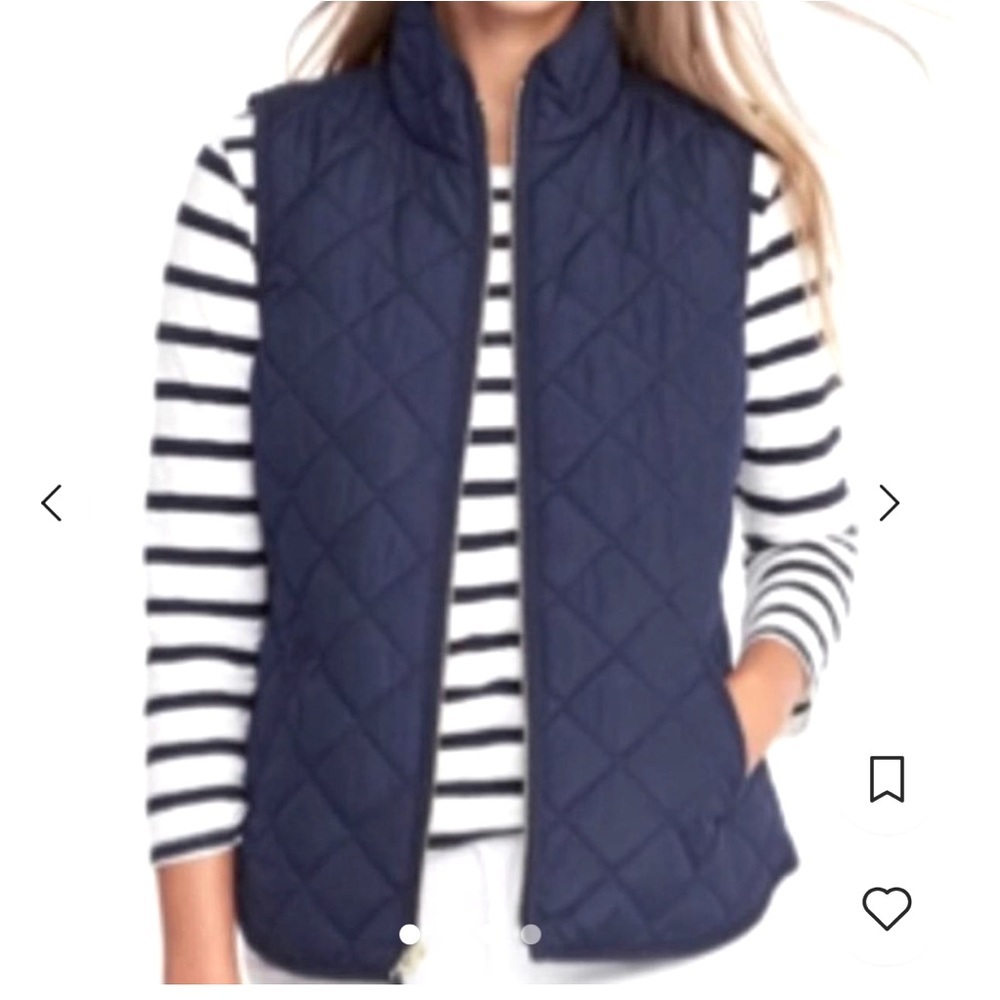 Old Navy Quilted Vest in the color navy